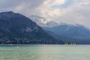 Les vacances en camping au cœur de la nature et à proximité du lac d'Annecy